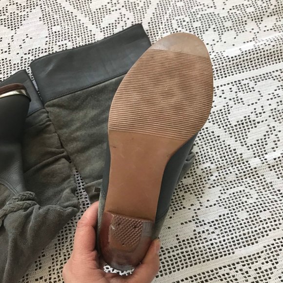 1980s KINNEY Gray Leather High Heeled Boots - Boho Boots - Wood Stacked Heel - Picture 6 of 9